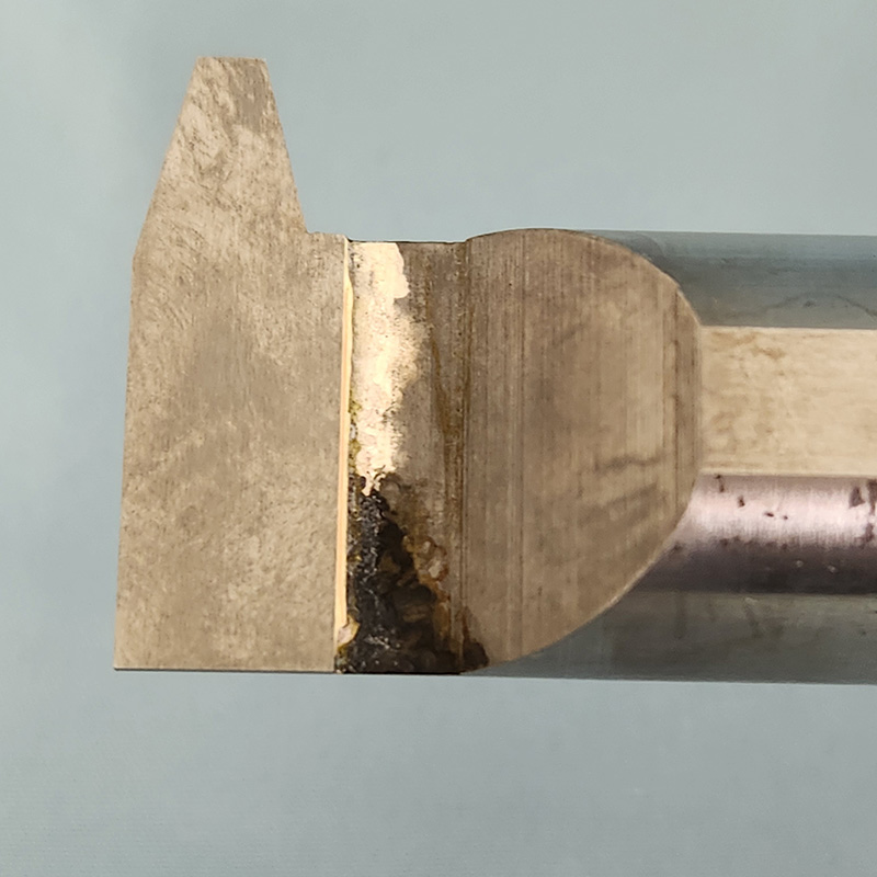 内径ねじ切りバイトの先端部